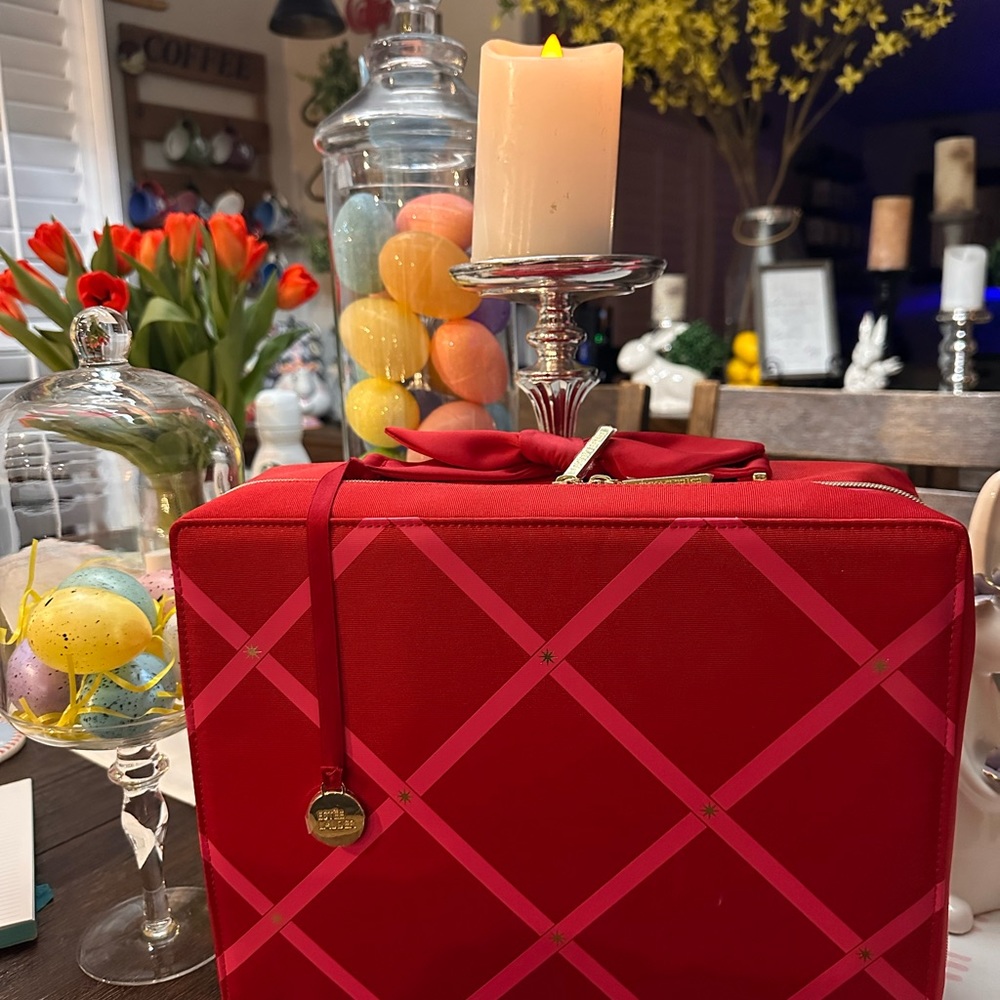 Estée Lauder limited edition train case